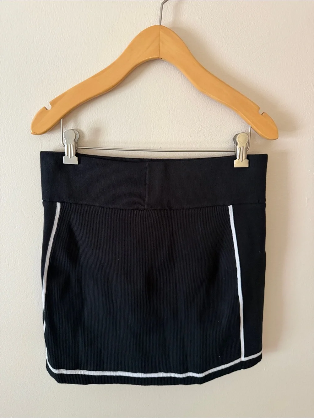 Alo Yoga Ribbed Sweater Knit Highline Black and White Mini Skirt Size M